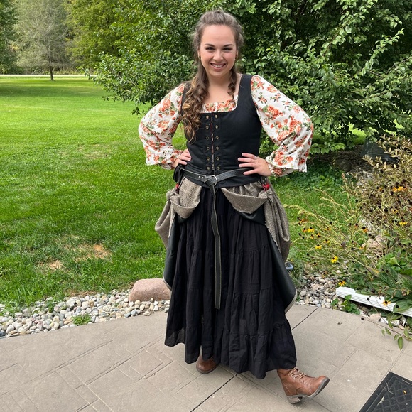 Meet your Posher, Sabrie - Picture 2 of 4